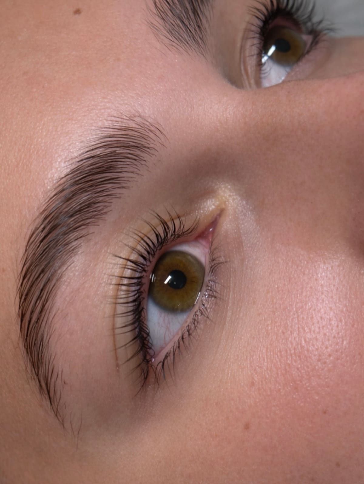 Augenbrauen- & Wimpernlifting bei SURI BEAUTY