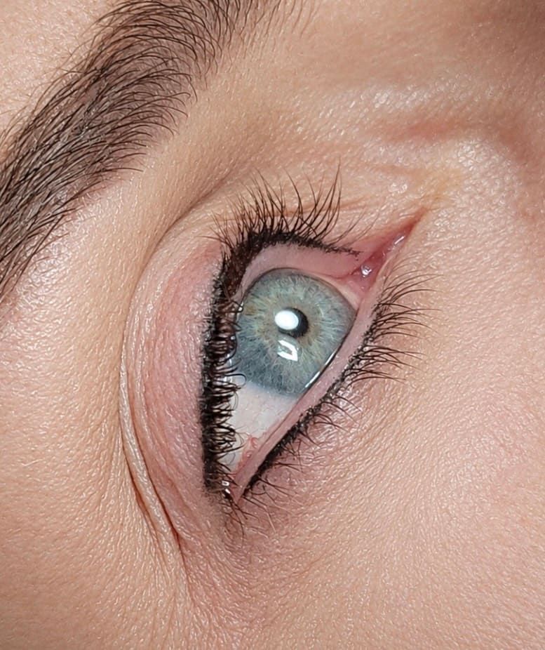 Wimpernkranzverdichtung / Lidstrich – SURI BEAUTY Innsbruck